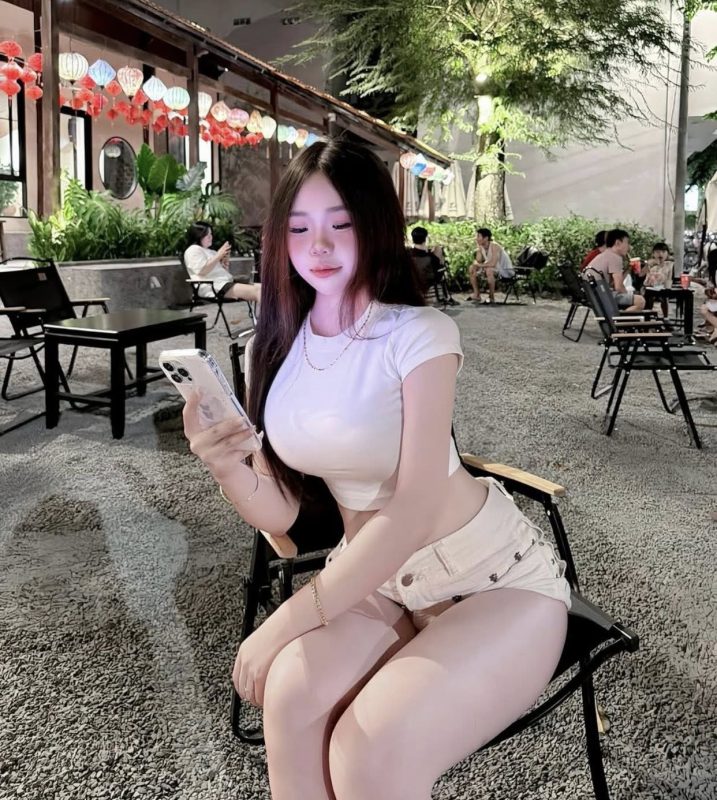 Gái Xinh Hồ Bơi – Nét Đẹp Tuổi Học Trò Thu Hút Mọi Ánh Nhìn