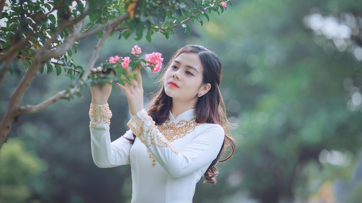 Hình Ảnh Cô Gái Đẹp Mặc Áo Dài Xu Hướng Tìm Kiếm Và Ảnh Hưởng Xã Hội Trong Kỷ Nguyên Số
