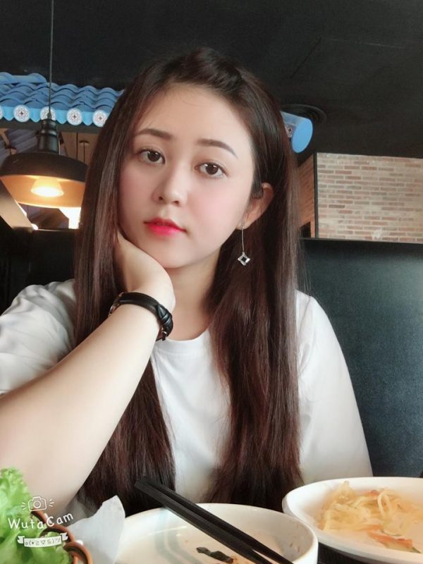 Chân Gái Xinh – Tinh Hoa Vẻ Đẹp Truyền Thống Thăng Hoa Trong Phong Cách Hiện Đại